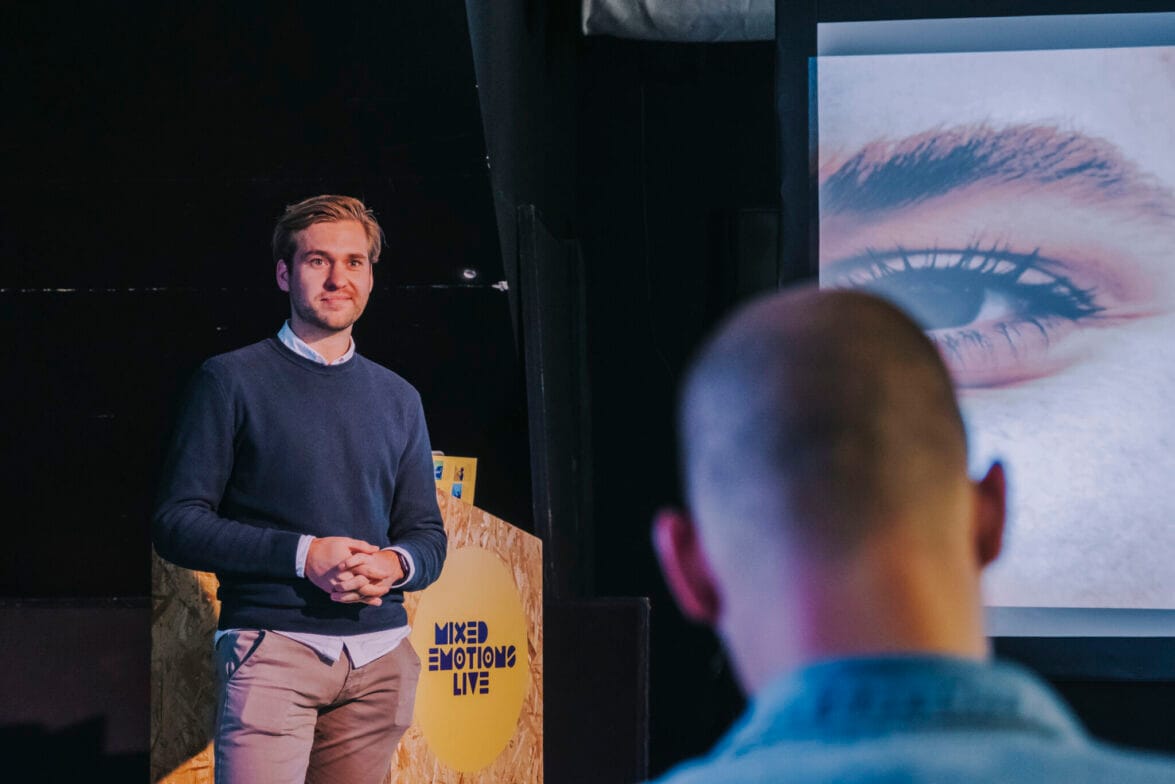 Marijn staat voor een presentatie